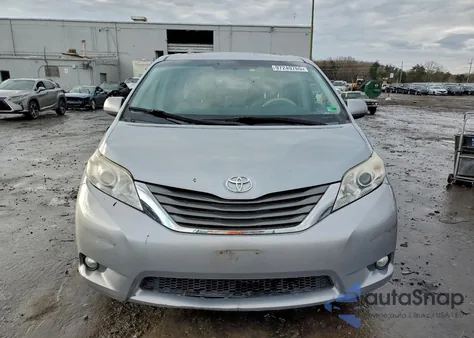 2014 Toyota Sienna Xle z USA, uszkodzony, nr VIN 5TDYK3DC4ES507118